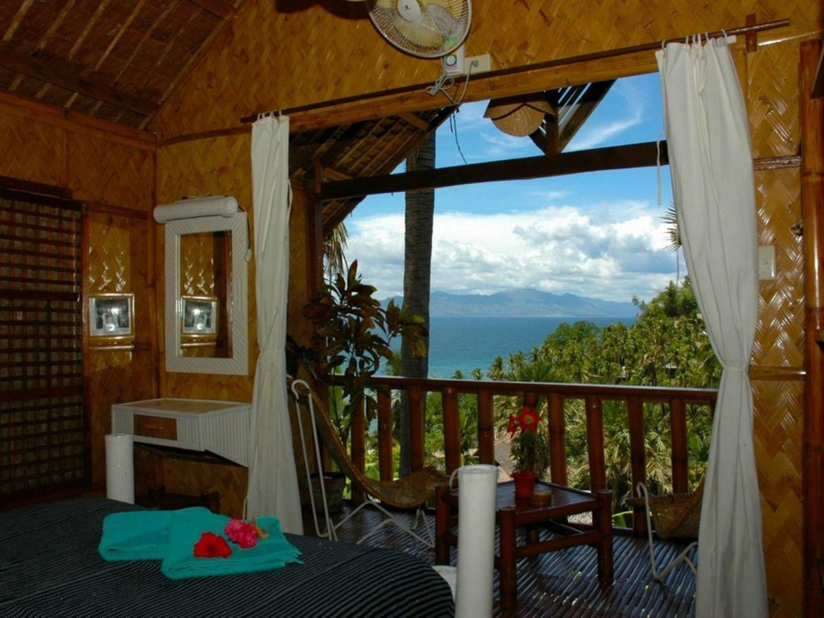 Coco Beach Island Resort Puerto Galera Exterior foto