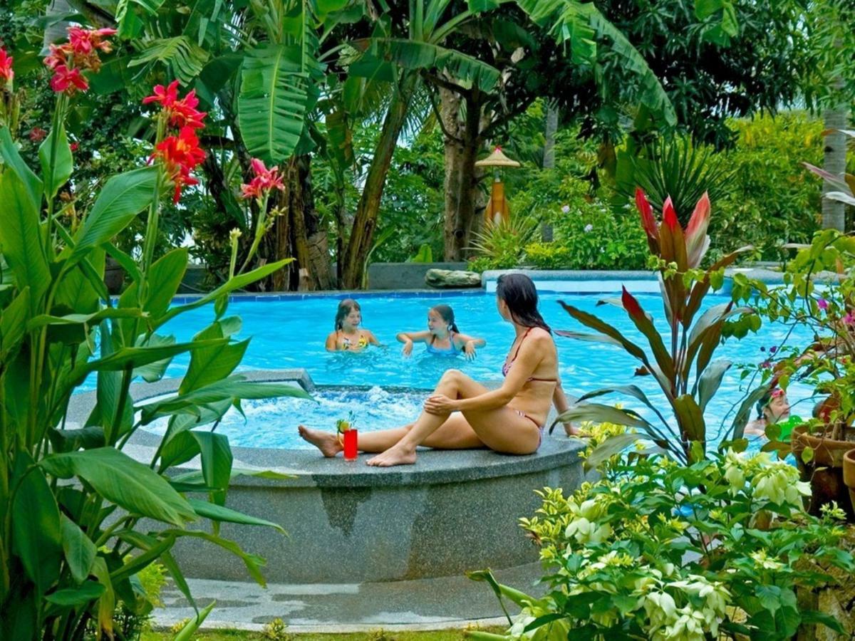 Coco Beach Island Resort Puerto Galera Exterior foto